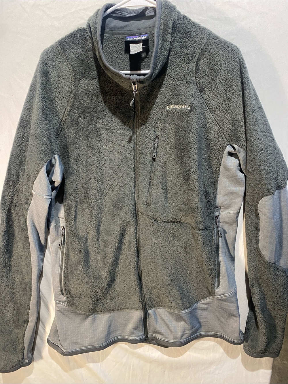Patagonia R1 Men's Dark Gray Lightweight Fleece Jacket